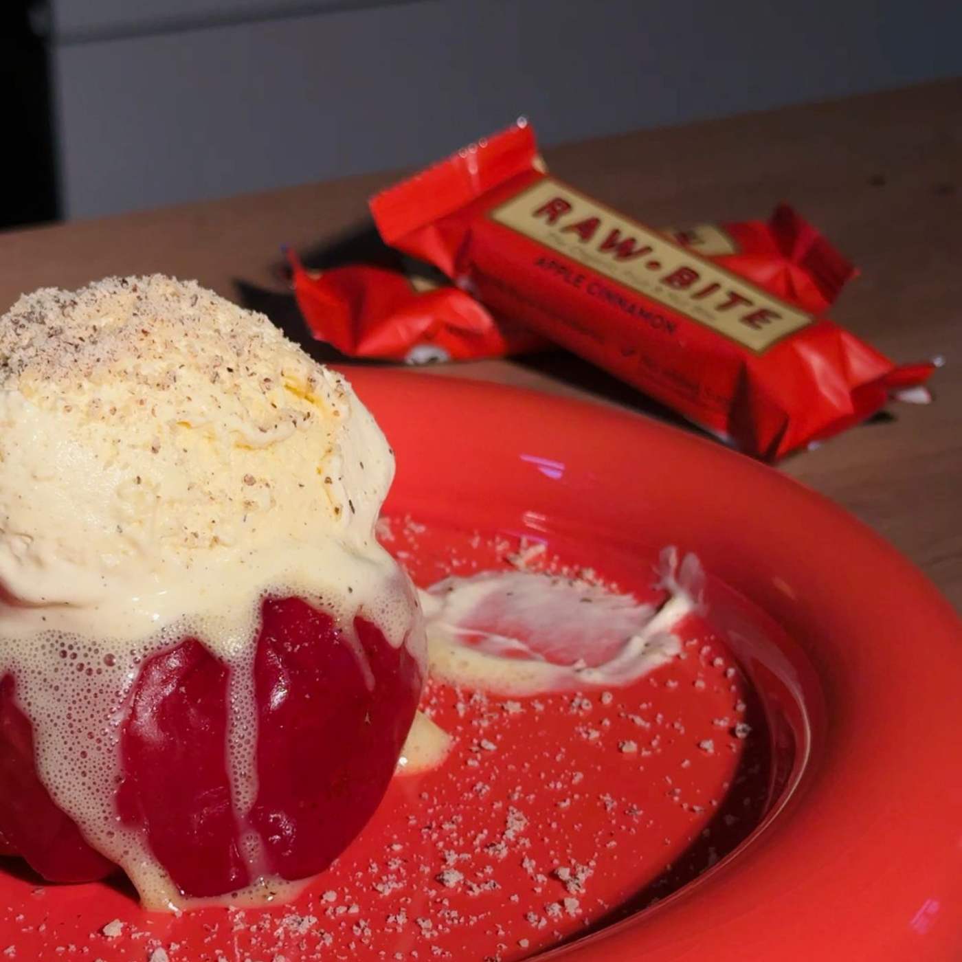 Baked apples with RAWBITE Apple Cinnamon